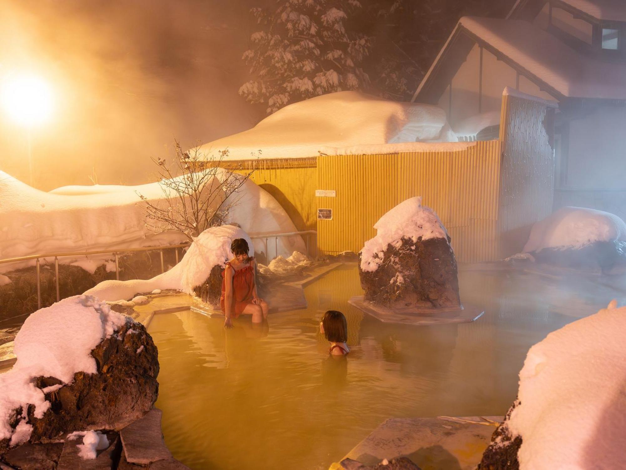 Manza Kogen Hotel Tsumagoi Bagian luar foto